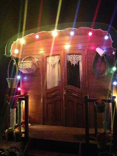 Roulottes Du Rouard Bed & Breakfast