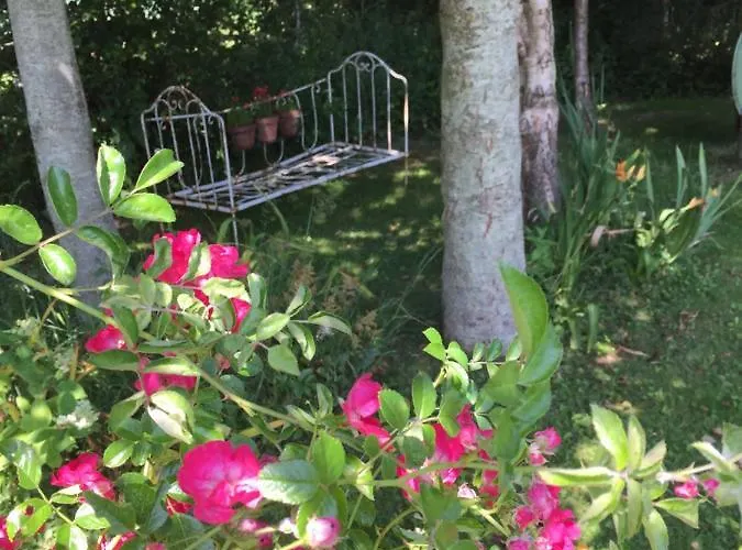 Roulottes Du Rouard Bed & Breakfast 3*