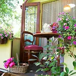 Bed & Breakfast Roulottes Du Rouard