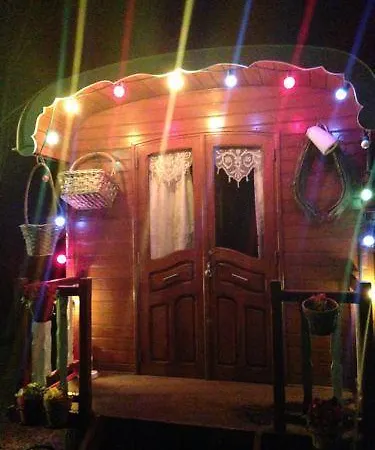 Roulottes Du Rouard Bed & Breakfast