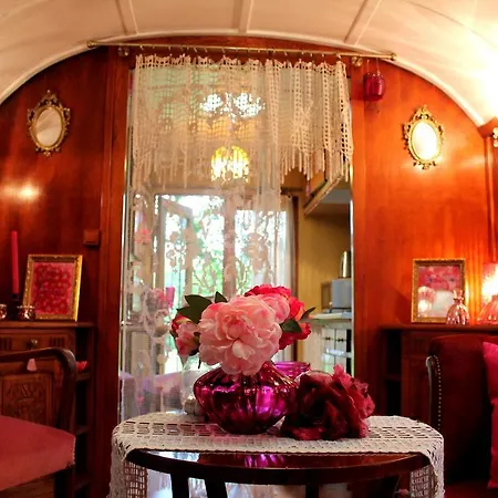 Bed & Breakfast Roulottes Du Rouard