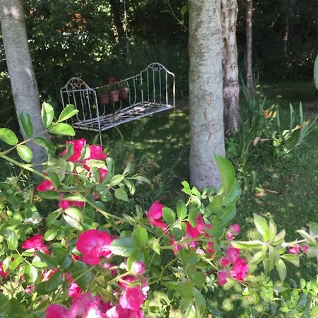 Roulottes Du Rouard Bed and breakfast 3*